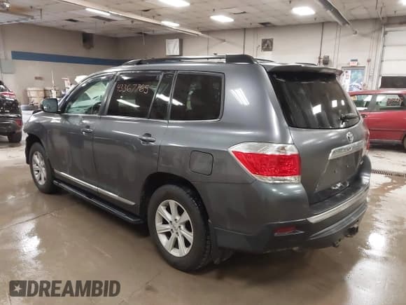 ✅ 2013 Toyota Highlander Plus • VIN: 5TDBK3EH6DS256360 • Лот: 43367765. Опубликован ранее на IAAI с пробегом 121 955 миль. Бесплатный доступ к архиву аукционных продаж из США и подробный отчёт об истории автомобиля на DreamBid. Изображение 3.