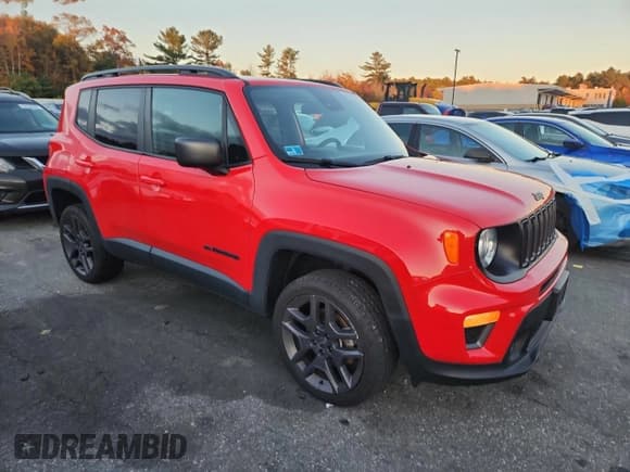 ✅ 2021 Jeep Renegade Latitude • VIN: ZACNJDBB6MPM75898 • Lot: 82727755. Wystawiony na Copart z przebiegiem 71 737 mil. Bezpłatny archiwum sprzedaży aukcyjnych z USA i szczegółowy raport historii pojazdu na DreamBid. Zdjęcie 4.