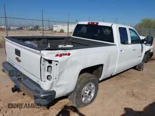 2019 Chevrolet Silverado 2500HD LT z VIN 2GC2KSEG7K1181898, wystawiony jako IAAI lot #43437038 z przebiegiem 129 363 mil mil oraz . Historia ofert i sprzedaży dostępna na DreamBid. Obrazek 4.