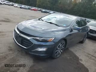 2020 Chevrolet Malibu RS z VIN 1G1ZG5ST2LF067622, wystawiony jako Copart lot #85738555 z przebiegiem 31 477 mil mil oraz Szkoda całkowita • Salvage title. Historia ofert i sprzedaży dostępna na DreamBid. Obrazek 1.