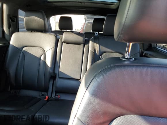 ✅ 2015 Audi Q7 S line Prestige • VIN: WA1DGAFE4FD028868 • Lot: 42182795. Listed on Copart with 127,491 mi. Free auction sales archive from the USA and detailed vehicle history report at DreamBid. Image 10.