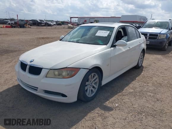 ✅ 2006 BMW 3 Series 325i • VIN: WBAVB17576NK32725 • Лот: 43757155. Опубликован ранее на IAAI с пробегом 110 973 миль. Бесплатный доступ к архиву аукционных продаж из США и подробный отчёт об истории автомобиля на DreamBid. Изображение 2.