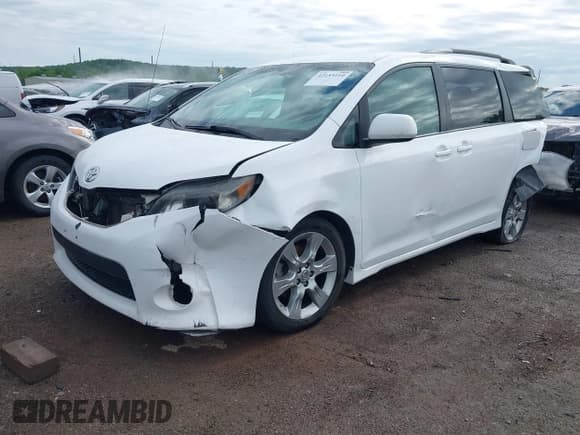 ✅ 2012 Toyota Sienna SE • VIN: 5TDXK3DC3CS268136 • Лот: 42153110. Опубликован ранее на IAAI с пробегом 248 887 миль. Бесплатный доступ к архиву аукционных продаж из США и подробный отчёт об истории автомобиля на DreamBid. Изображение 2.