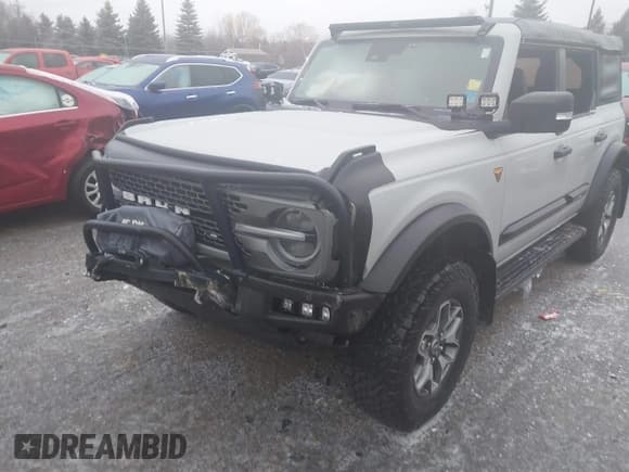✅ 2021 Ford Bronco • VIN: 1FMEE5DH9MLA69886 • Lot: 41521434. Wystawiony na IAAI z przebiegiem 30 153 mil. Bezpłatny archiwum sprzedaży aukcyjnych z USA i szczegółowy raport historii pojazdu na DreamBid. Zdjęcie 2.