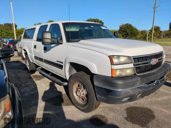 ✅ 2006 Chevrolet Silverado 2500HD LT3 • VIN: 1GCHK23U86F242032 • Lot: 75500304. Wystawiony na Copart z przebiegiem Nie podano. Bezpłatny archiwum sprzedaży aukcyjnych z USA i szczegółowy raport historii pojazdu na DreamBid. Zdjęcie 4.