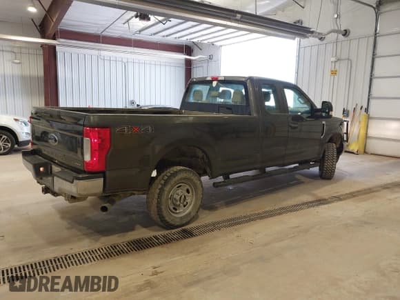 ✅ 2018 Ford F-250 XL • VIN: 1FT7X2B64JEB31377 • Lot: 42245823. Wystawiony na IAAI z przebiegiem 164 911 mil. Bezpłatny archiwum sprzedaży aukcyjnych z USA i szczegółowy raport historii pojazdu na DreamBid. Zdjęcie 4.