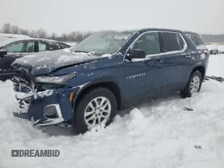 ✅ 2022 Chevrolet Traverse LS • VIN: 1GNEVFKW5NJ104147 • Lot: 88912525. Wystawiony na Copart z przebiegiem 57 052 mil. Bezpłatny archiwum sprzedaży aukcyjnych z USA i szczegółowy raport historii pojazdu na DreamBid. Zdjęcie 1.