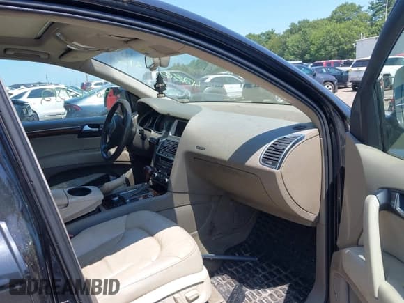 ✅ 2008 Audi Q7 Premium • VIN: WA1BV74L68D040394 • Lot: 42867312. Wystawiony na IAAI z przebiegiem 117 316 mil. Bezpłatny archiwum sprzedaży aukcyjnych z USA i szczegółowy raport historii pojazdu na DreamBid. Zdjęcie 5.