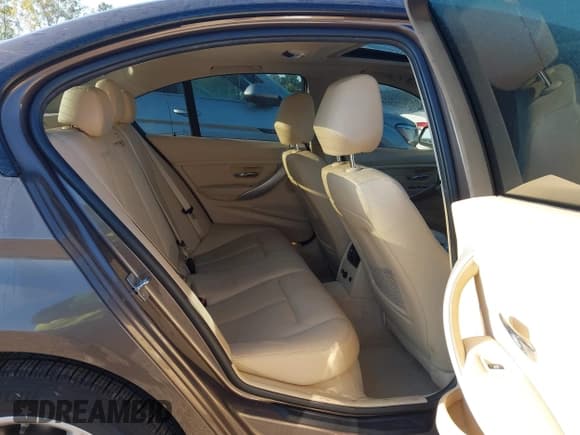 ✅ 2013 BMW 3 Series 328i xDrive • VIN: WBA3B5C53DF593946 • Лот: 43198711. Опубликован ранее на IAAI с пробегом 82 598 миль. Бесплатный доступ к архиву аукционных продаж из США и подробный отчёт об истории автомобиля на DreamBid. Изображение 8.