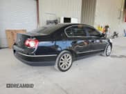 ✅ 2010 Volkswagen Passat Komfort • VIN: WVWJK7AN1AE131119 • Лот: 70751125. Опубликован ранее на Copart с пробегом 175 103 миль. Бесплатный доступ к архиву аукционных продаж из США и подробный отчёт об истории автомобиля на DreamBid. Изображение 3.