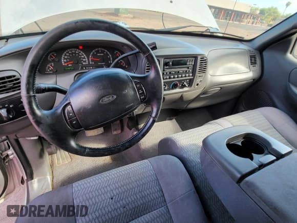 ✅ 2001 Ford F-150 XL • VIN: 1FTRF17L01NC00506 • Lot: 81245645. Wystawiony na Copart z przebiegiem 134 872 mil. Bezpłatny archiwum sprzedaży aukcyjnych z USA i szczegółowy raport historii pojazdu na DreamBid. Zdjęcie 9.