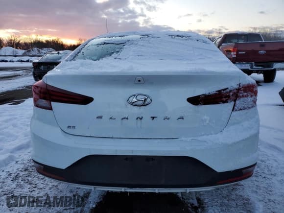 ✅ 2019 Hyundai Elantra SE • VIN: 5NPD74LF2KH451103 • Lot: 87798245. Listed on Copart with 58,456 mi. Free auction sales archive from the USA and detailed vehicle history report at DreamBid. Image 6.