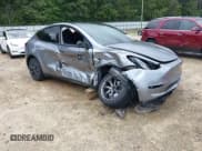 ✅ 2025 Tesla Model Y Long Range • VIN: 7SAYGDED0SA345552 • Лот: 43063341. Опубликован ранее на IAAI с пробегом 21 396 миль. Бесплатный доступ к архиву аукционных продаж из США и подробный отчёт об истории автомобиля на DreamBid. Изображение 1.