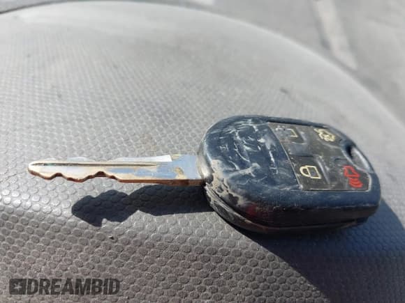 ✅ 2011 Ford Escape Hybrid • VIN: 1FMCU4K37BKC68370 • Lot: 41895193. Wystawiony na IAAI z przebiegiem 220 321 mil. Bezpłatny archiwum sprzedaży aukcyjnych z USA i szczegółowy raport historii pojazdu na DreamBid. Zdjęcie 11.