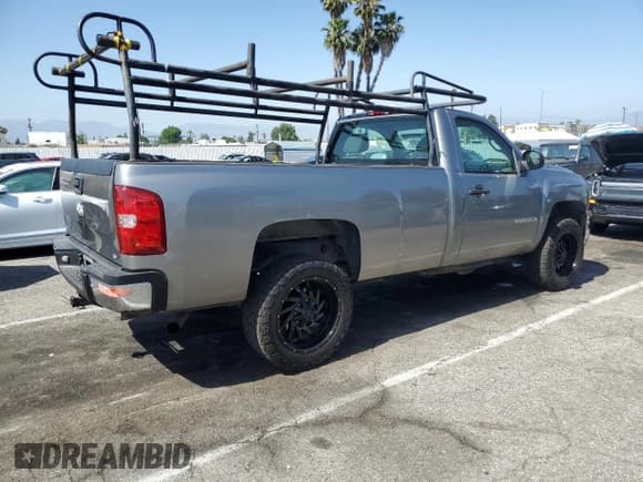 ✅ 2007 Chevrolet Silverado 2500HD Work Truck • VIN: 1GCHC24K57E602360 • Лот: 58250395. Опубликован ранее на Copart с пробегом 163 773 миль. Бесплатный доступ к архиву аукционных продаж из США и подробный отчёт об истории автомобиля на DreamBid. Изображение 3.