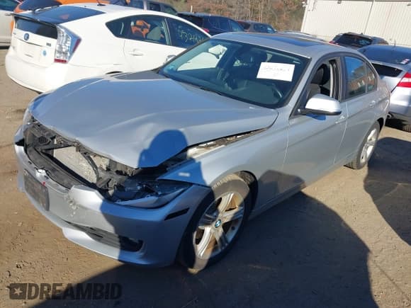 ✅ 2015 BMW 3 Series 328i xDrive • VIN: WBA3B5G58FNS13163 • Лот: 43671274. Опубликован ранее на IAAI с пробегом 94 333 миль. Бесплатный доступ к архиву аукционных продаж из США и подробный отчёт об истории автомобиля на DreamBid. Изображение 17.