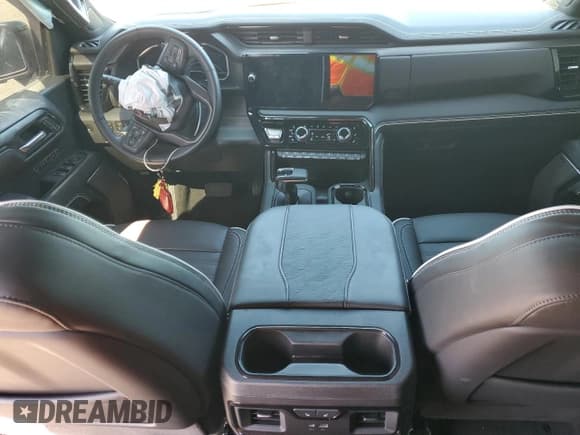 ✅ 2025 GMC Sierra 1500 AT4X • VIN: 3GTUUFE82SG124616 • Лот: 66737375. Опубликован ранее на Copart с пробегом Не указан. Бесплатный доступ к архиву аукционных продаж из США и подробный отчёт об истории автомобиля на DreamBid. Изображение 8.