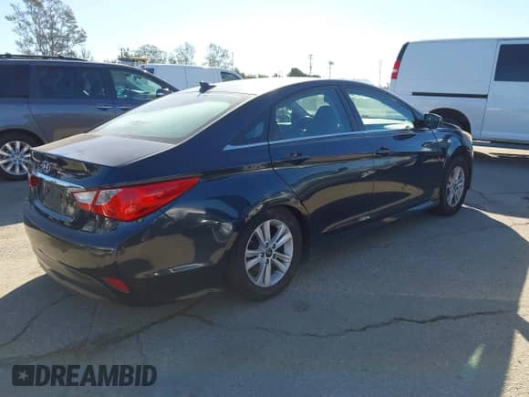 2014 Hyundai Sonata GLS with VIN 5NPEB4AC4EH842852, listed as a IAAI auction lot 43400383 with 196,961 mi miles and . Bid and sale history available at DreamBid. Image 4.