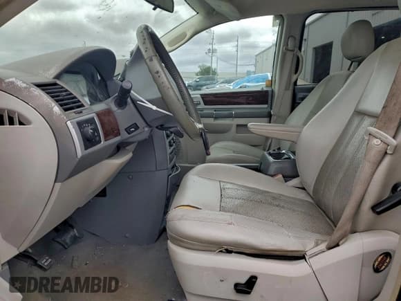 ✅ 2009 Chrysler Town & Country Touring • VIN: 2A8HR54199R632922 • Лот: 94696365. Опубликован ранее на Copart с пробегом Не указан. Бесплатный доступ к архиву аукционных продаж из США и подробный отчёт об истории автомобиля на DreamBid. Изображение 7.