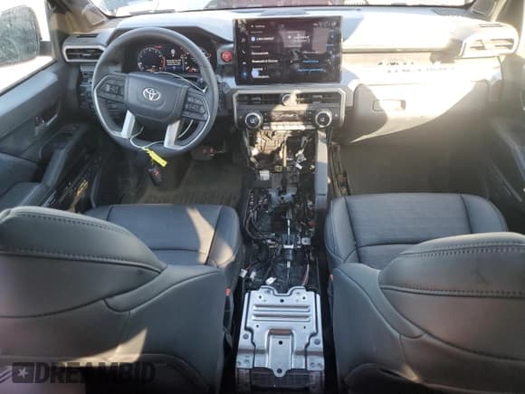 ✅ 2024 Toyota Tacoma TRD Sport • VIN: 3TMLB5JN1RM050592 • Лот: 85353605. Опубликован ранее на Copart с пробегом 12 768 миль. Бесплатный доступ к архиву аукционных продаж из США и подробный отчёт об истории автомобиля на DreamBid. Изображение 8.