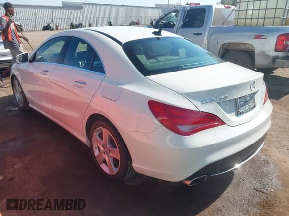 ✅ 2016 Mercedes-Benz CLA 250 • VIN: WDDSJ4EB9GN361320 • Lot: 43453237. Wystawiony na IAAI z przebiegiem 81 929 mil. Bezpłatny archiwum sprzedaży aukcyjnych z USA i szczegółowy raport historii pojazdu na DreamBid. Zdjęcie 3.