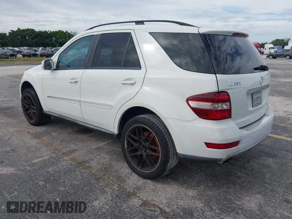 ✅ 2009 Mercedes-Benz M 350 • VIN: 4JGBB86E19A499429 • Lot: 43624114. Listed on IAAI with 172,647 mi. Free auction sales archive from the USA and detailed vehicle history report at DreamBid. Image 3.