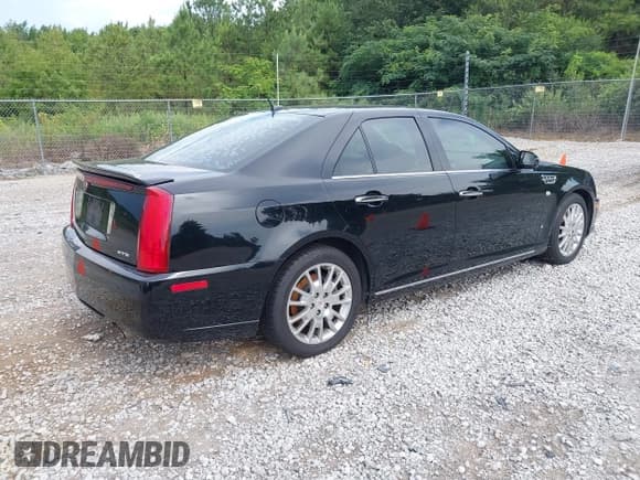 ✅ 2008 Cadillac STS RWD • VIN: 1G6DK67V880191410 • Лот: 42619392. Опубликован ранее на IAAI с пробегом 240 191 миль. Бесплатный доступ к архиву аукционных продаж из США и подробный отчёт об истории автомобиля на DreamBid. Изображение 4.