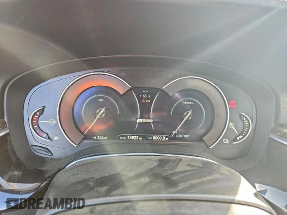 ✅ 2018 BMW 5 Series 530e • VIN: WBAJA9C53JB249747 • Lot: 94058695. Wystawiony na Copart z przebiegiem 74 922 mil. Bezpłatny archiwum sprzedaży aukcyjnych z USA i szczegółowy raport historii pojazdu na DreamBid. Zdjęcie 9.