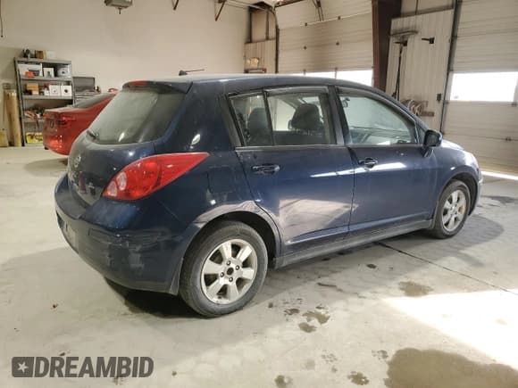 ✅ 2008 Nissan Versa S • VIN: 3N1BC13E38L357378 • Лот: 92388505. Опубликован ранее на Copart с пробегом 269 130 миль. Бесплатный доступ к архиву аукционных продаж из США и подробный отчёт об истории автомобиля на DreamBid. Изображение 3.