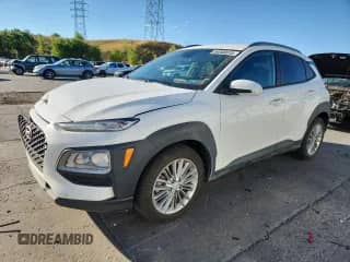 2021 Hyundai Kona SEL z VIN KM8K2CAA7MU747844, wystawiony jako Copart lot #69268615 z przebiegiem 87 147 mil mil oraz Szkoda całkowita • Salvage title. Historia ofert i sprzedaży dostępna na DreamBid. Obrazek 1.