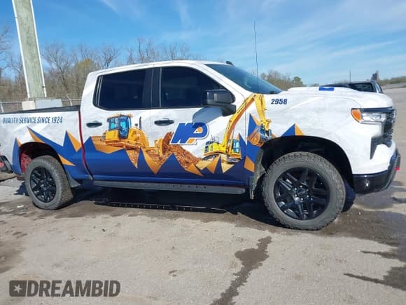 ✅ 2023 Chevrolet Silverado 1500 LT Trail Boss • VIN: 3GCUDFED3PG197885 • Lot: 41733427. Wystawiony na IAAI z przebiegiem 64 911 mil. Bezpłatny archiwum sprzedaży aukcyjnych z USA i szczegółowy raport historii pojazdu na DreamBid. Zdjęcie 13.