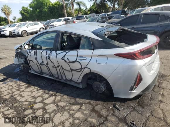 2022 Toyota Prius LE с VIN JTDKAMFP7N3228892, выставлен на аукционе Copart как лот 69565485 с пробегом 23 576 миль миль и Списание • Salvage title. История ставок и продаж доступна на DreamBid. Изображение 2.