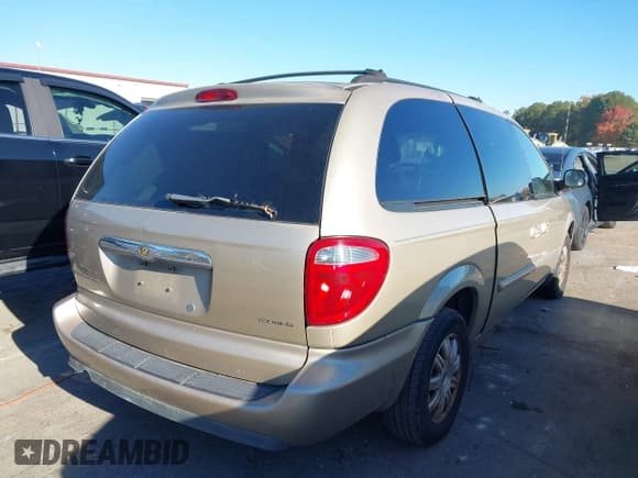 ✅ 2006 Chrysler Town & Country Touring • VIN: 2A4GP54L26R783679 • Lot: 43599692. Listed on IAAI with 87,285 mi. Free auction sales archive from the USA and detailed vehicle history report at DreamBid. Image 4.