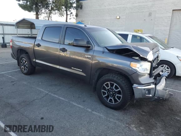 ✅ 2017 Toyota Tundra SR5 • VIN: 5TFEY5F1XHX219594 • Лот: 90848975. Опубликован ранее на Copart с пробегом 238 514 миль. Бесплатный доступ к архиву аукционных продаж из США и подробный отчёт об истории автомобиля на DreamBid. Изображение 4.