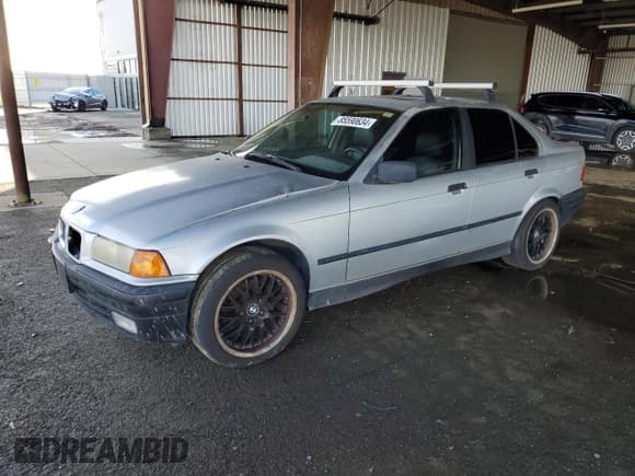 ✅ 1992 BMW 3 Series • VIN: WBACB4310NFF84746 • Lot: 85590634. Wystawiony na Copart z przebiegiem 101 709 mil. Bezpłatny archiwum sprzedaży aukcyjnych z USA i szczegółowy raport historii pojazdu na DreamBid. Zdjęcie 1.