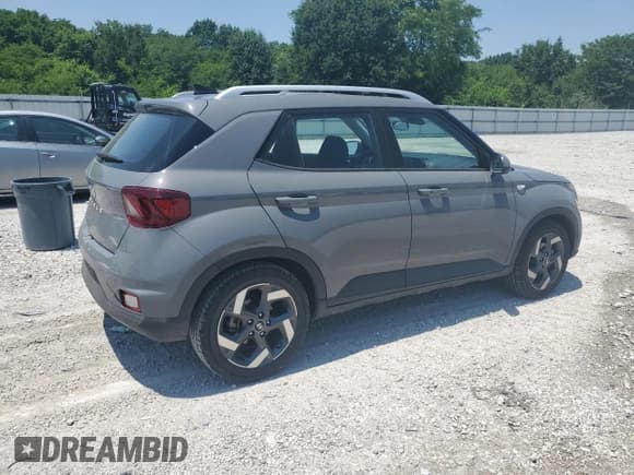 ✅ 2021 Hyundai Venue SEL • VIN: KMHRC8A39MU082326 • Lot: 60142075. Listed on Copart with 61,708 mi. Free auction sales archive from the USA and detailed vehicle history report at DreamBid. Image 3.