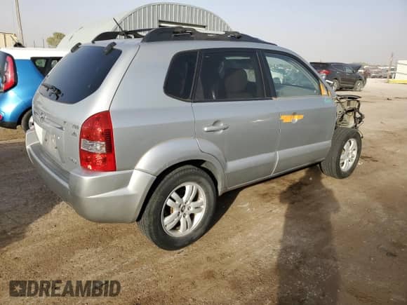 2007 Hyundai Tucson SE z VIN KM8JN12D47U501967, wystawiony jako Copart lot #77760684 z przebiegiem 137 683 mil mil oraz Szkoda całkowita • Salvage title. Historia ofert i sprzedaży dostępna na DreamBid. Obrazek 3.