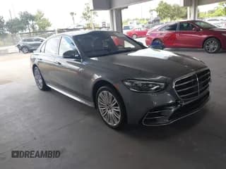 ✅ 2022 Mercedes-Benz S 580 • VIN: W1K6G7GB0NA111239 • Lot: 43227103. Wystawiony na IAAI z przebiegiem 73 831 mil. Bezpłatny archiwum sprzedaży aukcyjnych z USA i szczegółowy raport historii pojazdu na DreamBid. Zdjęcie 1.
