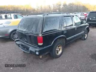 1999 Chevrolet Blazer Trailblazer with VIN 1GNCS13W1X2238149, listed as a IAAI auction lot 41233398 with Not provided miles and . Bid and sale history available at DreamBid. Image 4.