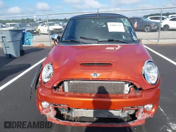 ✅ 2011 MINI Convertible S • VIN: WMWZP3C52BTX83591 • Lot: 43003732. Wystawiony na IAAI z przebiegiem 67 915 mil. Bezpłatny archiwum sprzedaży aukcyjnych z USA i szczegółowy raport historii pojazdu na DreamBid. Zdjęcie 13.