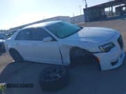 ✅ 2022 Chrysler 300 Touring L • VIN: 2C3CCADG6NH127361 • Лот: 43281503. Опубликован ранее на IAAI с пробегом 26 497 миль. Бесплатный доступ к архиву аукционных продаж из США и подробный отчёт об истории автомобиля на DreamBid. Изображение 13.