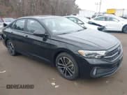 ✅ 2024 Volkswagen Jetta Sport • VIN: 3VWBM7BU9RM027744 • Lot: 41688894. Wystawiony na IAAI z przebiegiem 32 834 mil. Bezpłatny archiwum sprzedaży aukcyjnych z USA i szczegółowy raport historii pojazdu na DreamBid. Zdjęcie 1.