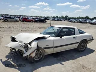 ✅ 1985 Mazda RX-7 • VIN: JM1FB3316F0883167 • Lot: 55898815. Wystawiony na Copart z przebiegiem 104 417 mil. Bezpłatny archiwum sprzedaży aukcyjnych z USA i szczegółowy raport historii pojazdu na DreamBid. Zdjęcie 1.