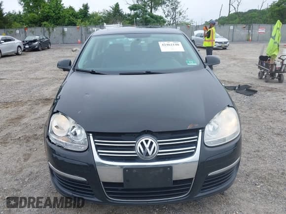 ✅ 2010 Volkswagen Jetta Limited Edition • VIN: 3VWRZ7AJ0AM105047 • Lot: 42462140. Listed on IAAI with 199,668 mi. Free auction sales archive from the USA and detailed vehicle history report at DreamBid. Image 12.