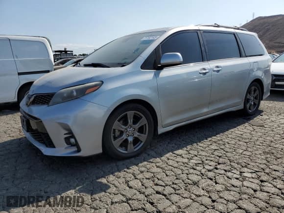 ✅ 2020 Toyota Sienna SE • VIN: 5TDXZ3DC9LS051833 • Lot: 71792145. Listed on Copart with 71,465 mi. Free auction sales archive from the USA and detailed vehicle history report at DreamBid. Image 1.