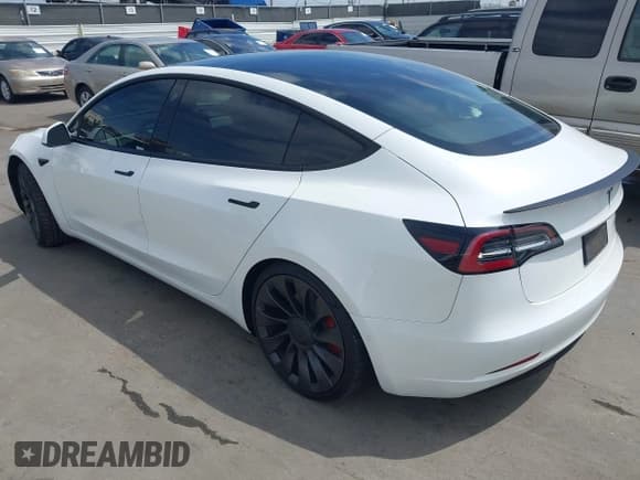 ✅ 2021 Tesla Model 3 Performance • VIN: 5YJ3E1EC2MF084594 • Lot: 42030339. Wystawiony na IAAI z przebiegiem 43 215 mil. Bezpłatny archiwum sprzedaży aukcyjnych z USA i szczegółowy raport historii pojazdu na DreamBid. Zdjęcie 3.
