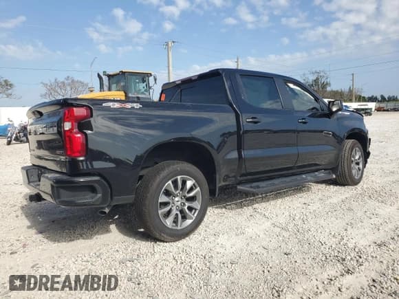 ✅ 2021 Chevrolet Silverado 1500 RST • VIN: 1GCUYEET5MZ291011 • Lot: 52319985. Wystawiony na Copart z przebiegiem 2 223 mil. Bezpłatny archiwum sprzedaży aukcyjnych z USA i szczegółowy raport historii pojazdu na DreamBid. Zdjęcie 3.