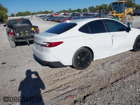 ✅ 2025 Toyota Camry SE • VIN: 4T1DAACK3SU575511 • Лот: 43449178. Опубликован ранее на IAAI с пробегом 9 721 миль. Бесплатный доступ к архиву аукционных продаж из США и подробный отчёт об истории автомобиля на DreamBid. Изображение 4.