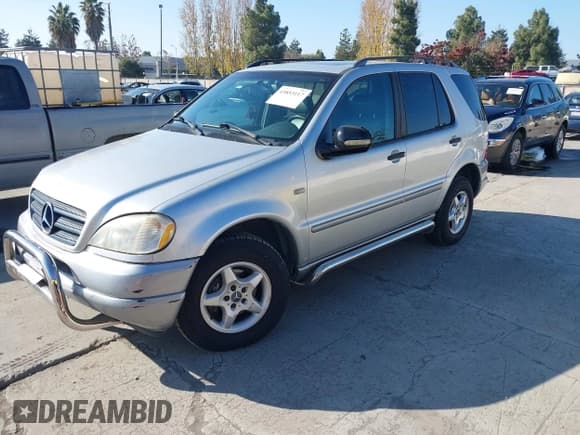 ✅ 1999 Mercedes-Benz M 320/430/500 • VIN: 4JGAB54E3XA100885 • Lot: 43853117. Listed on IAAI with 194,865 mi. Free auction sales archive from the USA and detailed vehicle history report at DreamBid. Image 2.