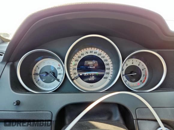 ✅ 2013 Mercedes-Benz C 250 • VIN: WDDGJ4HB8DF994043 • Lot: 86705735. Listed on Copart with 178,533 mi. Free auction sales archive from the USA and detailed vehicle history report at DreamBid. Image 9.